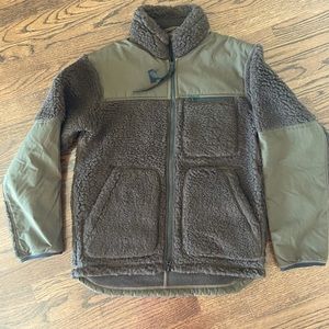 Filson Sherpa fleece jacket in chocolate brown. Men’s XS (fits women M/8-10)